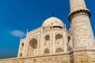 Bir Fildişi-beyaz mermer Türbesi Hindistan Taj Mahal olduğunu