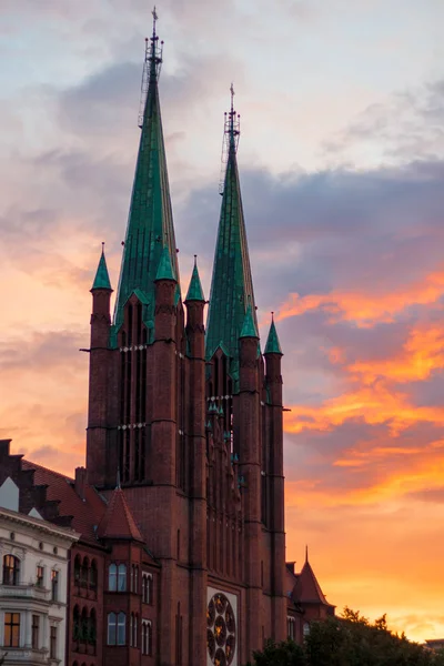 View of the St. Bonifatius Church at sunset in Kreuzberg, Berlin — Stock Photo, Image