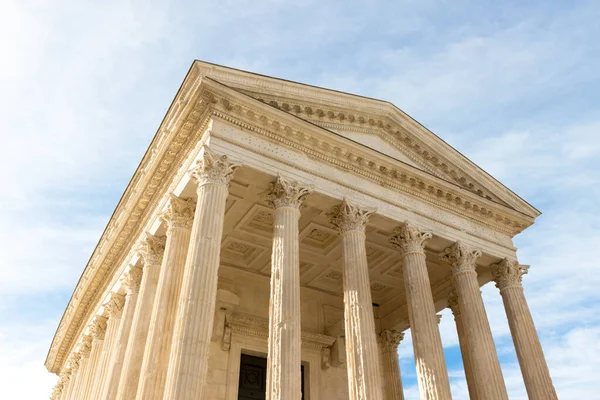 The Maison Carree (square house) Roman temple in Nîmes, souther — Stock Photo, Image