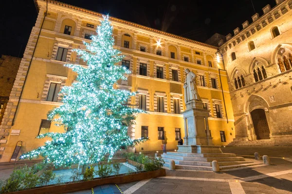 萨利姆贝尼宫圣诞节时，意大利锡耶纳 — 图库照片