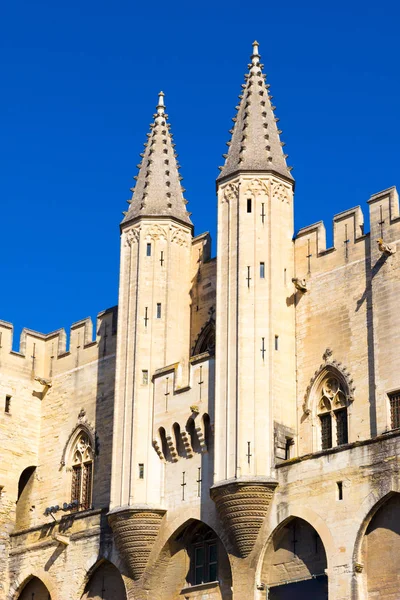 Palácio dos Papas (1300) em Avinhão, França. Exterior ima — Fotografia de Stock