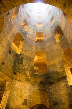 St. Patrick 's Well (16. yüzyıl) Orvieto, Umbria, Centra