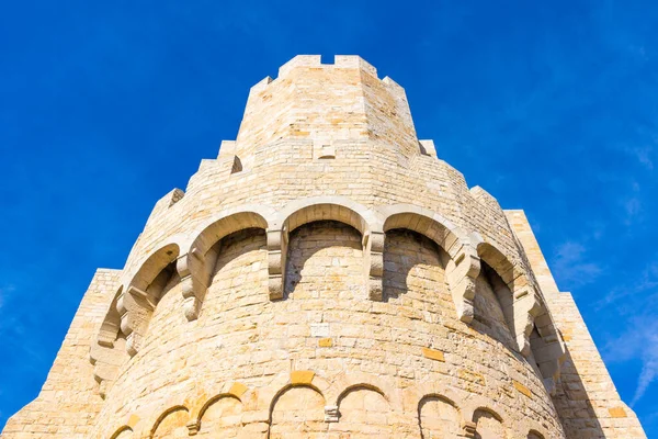 Kyrkan Saintes-Maries-de-la-Mer i Camargue, Frankrike — Stockfoto