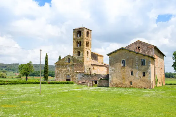 Parish church of St John the Baptist near Siena in Tuscany, Ital — Stock Photo, Image