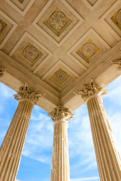 The Maison Carree (square house) Roman temple in Nimes, southern — Stock Photo, Image