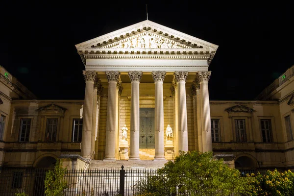 Night view of the facade of the Court of Appeal of Montpellier, — Stock Photo, Image