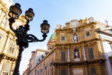 Quattro aski, (Via Vigliena), Palermo, Sicilya, Güney İtalya Barok bir meydanda olduğunu.