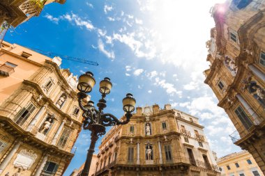 Quattro aski, (Via Vigliena), Palermo, Sicilya, Güney İtalya Barok bir meydanda olduğunu.