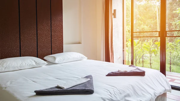 Detail of bed in bed room — Stock Photo, Image