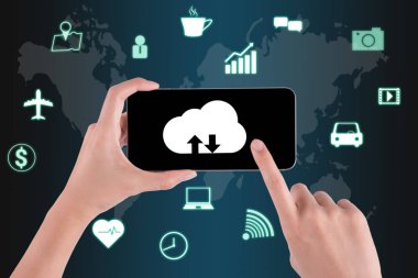 akıllı telefon kavram kullanarak kadın el şeylerin Internet