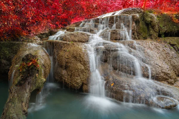 Air terjun di dalam hutan, Air terjun Erawan Taman Nasional — Stok Foto