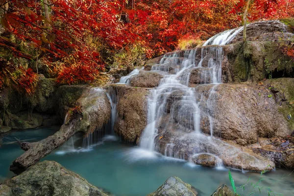 Водоспад у глибині лісу, Erawan водоспад Національний парк — стокове фото