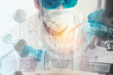 Bilim adamı, mikroskop ve laboratuvar test tüpü çift pozlama