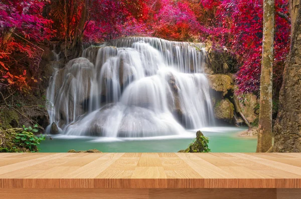 Wood shelf on beautiful water fall background — Stock Photo, Image