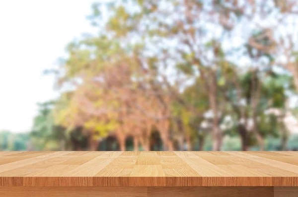 Wood shelf on blurred green park background — Stock Photo, Image