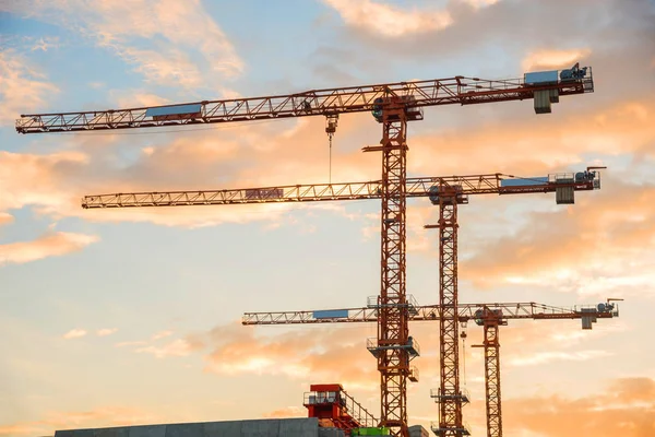 Sitio de construcción al amanecer — Foto de Stock