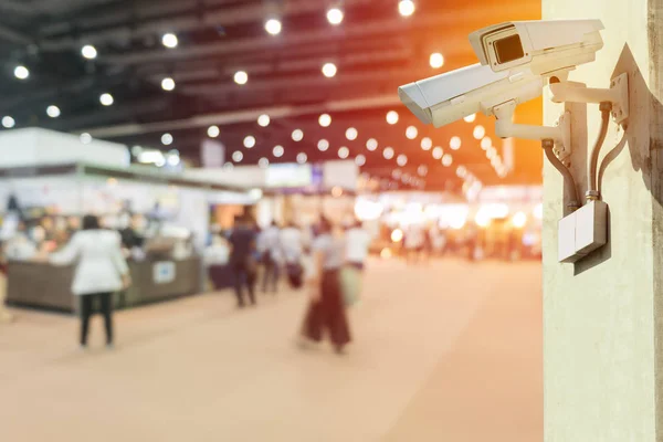 Beveiliging bewakingscamera of Cctv in evenementenhal — Stockfoto