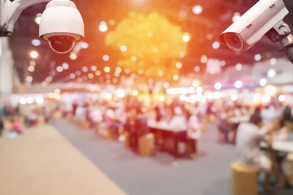 Cámara de seguridad de vigilancia o CCTV en la sala de eventos — Foto de Stock