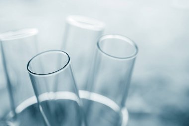 Bilim laboratuarı test tüpleri, laboratuvar ekipmanları. 