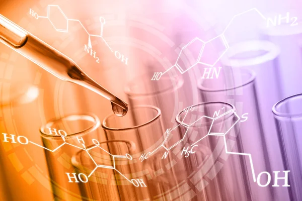 Науково-лабораторні пробірки з хімічною формулою — стокове фото