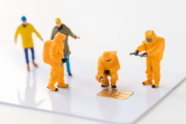 Miniature technical team are monitoring contaminants in micro sh — Stock Photo, Image