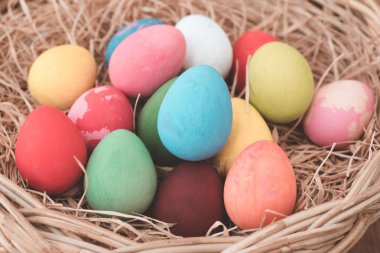 Yuvadaki paskalya yumurtaları
