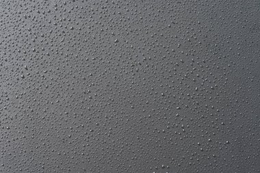 Siyah arkaplanda su damlaları