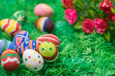 Paskalya yumurtaları çim alanı