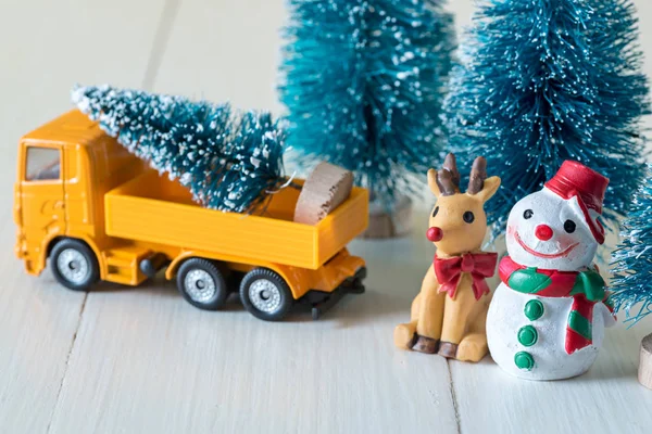 Karácsonyfa, karácsonyi dekoráció koncepció előkészítése — Stock Fotó