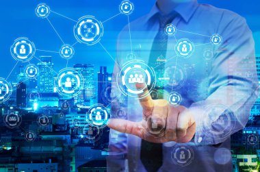 İş adamı dokunma Zen ile sanal ekran üzerinde çift pozlama