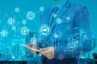 iş adamı tablet insanlar ağ bağlantısı ile hemen hemen kullanma