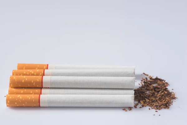 Cigarro sobre fundo branco — Fotografia de Stock