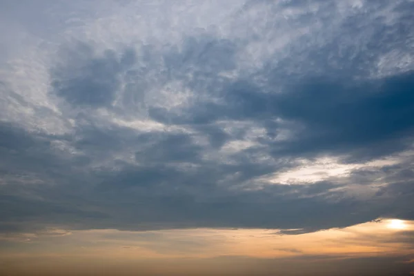 Alacakaranlık günbatımı gökyüzü arka planı için — Stok fotoğraf