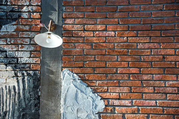 Vintage light bulb on red brick wall — Stock Photo, Image
