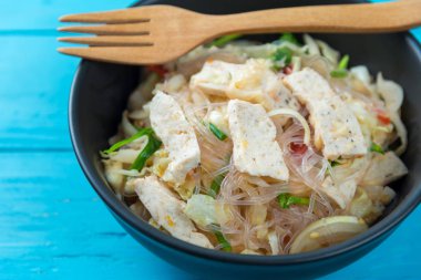 Tay domuz sosis salata siyah plaka