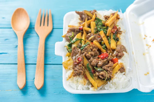 Rice topped with stir-fried beef and basil in a form box — Stock Photo, Image