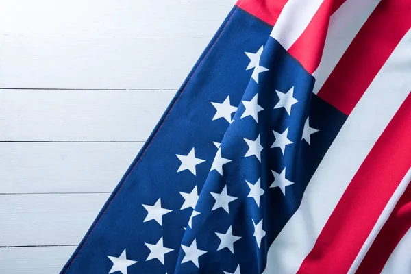 Bandeira dos EUA na mesa de madeira para fundo — Fotografia de Stock