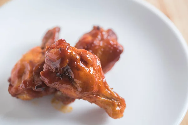 Spicy BBQ chicken wing in white plate — Stock Photo, Image