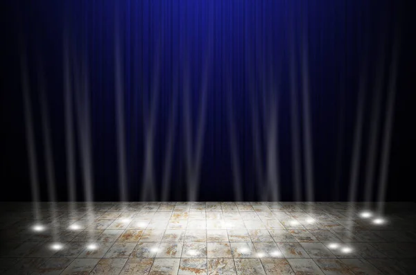 Синий сценический свет с деревянным полом на заднем плане — стоковое фото