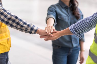 Mühendislik onların el birlikte, ekip çalışması kavramı koymak