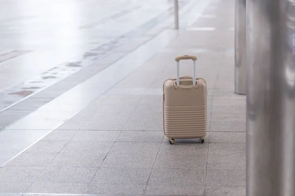 Luggage bag on modern walking street — Stock Photo, Image