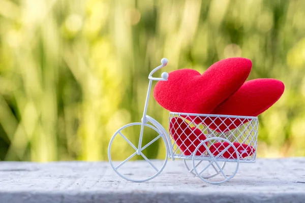 Couple of red heart in fancy white bicycle for valentine day — Stock Photo, Image