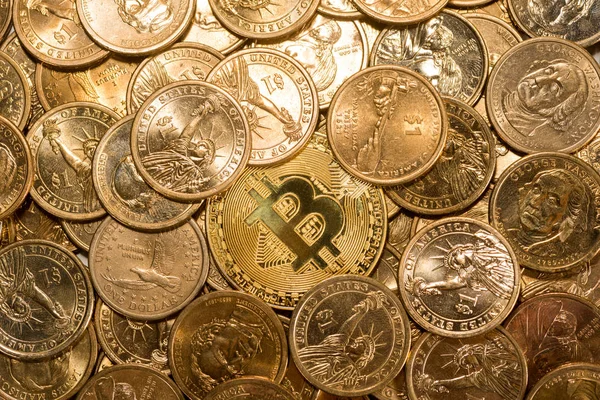 Cryptocurrency 黄金比特币美元硬币钱为 backgro — 图库照片