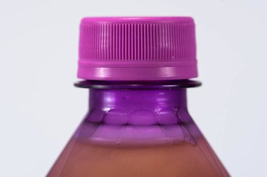 şişe ve kap beyaz arka plan üzerinde