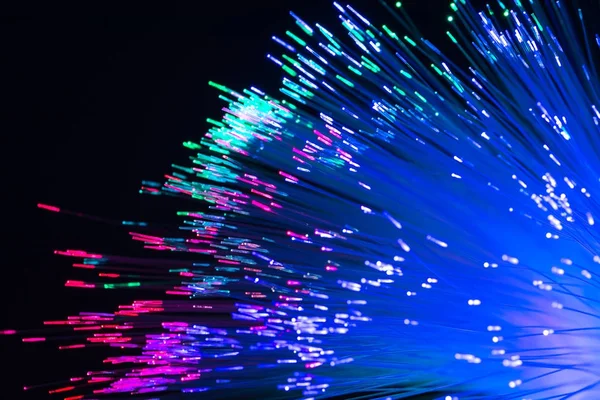 Astratto luce in fibra ottica offuscata per bac di rete o tecnologia — Foto Stock