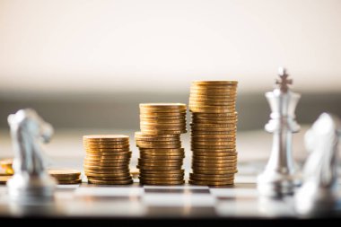 bir satranç tahtası, iş stratejisi kavramı demir yığını