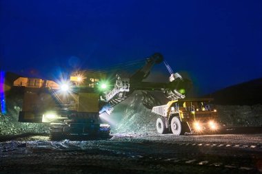 Gece yükleme Ekskavatör