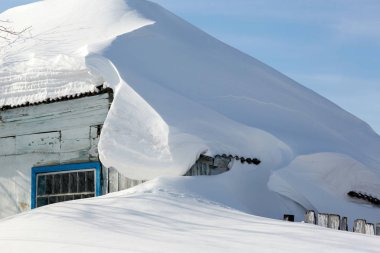 Sibirya köyünde kar