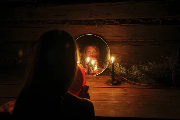 Yuletide, menina, tradição Natal . — Fotografia de Stock