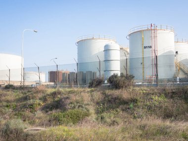 Beyaz endüstriyel tankları